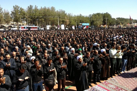 تصاویر اقامه نماز ظهر و عصر عاشورا  قتلگاه بیرجند