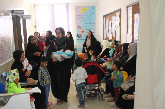 صف بیماران در مرکز بهداشتی مهرشهر انتها ندارد