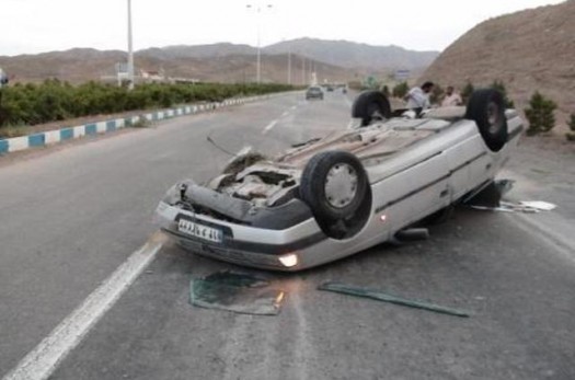 واژگونی یک دستگاه خودروی پژو پارس درمحورقاین - گناباد