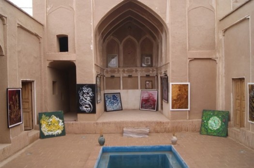 نمایشگاه نقاشی- خط در خانه تاریخی بشرویه برگزار شد