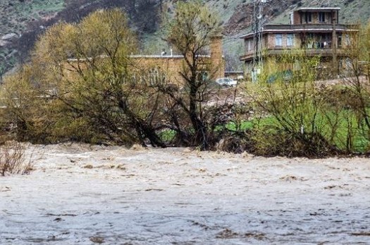 تازه‌ترین جزئیات سیلاب و رانش زمین در شمال غرب کشور/ مفقود شدن و جان باختن ۴۱ نفر از هموطنان