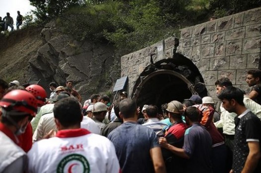 ۳۲ کارگر در عمق ۱۲۰۰ متری تونل معدن آزادشهر محبوس شده‌ند/مردم برای نجات این کارگران دعا کنند