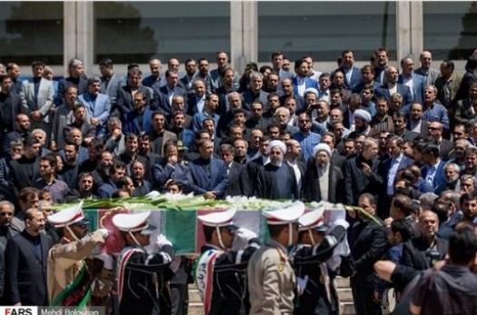 شهدای رمضان توسط روزه‌داران تشییع شدند/ پیام ایران از قلب تهران به داعش:«همه ما مدافع وطن و حرمیم»