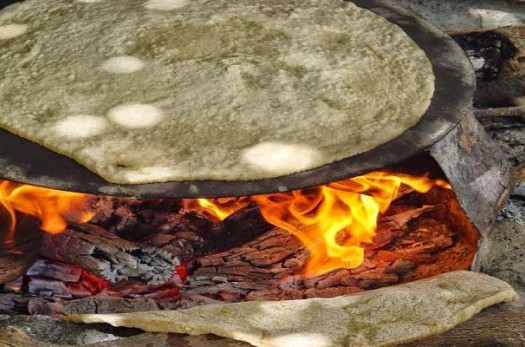 حضور عشایر بشرویه در جشنواره فرهنگ پخت نان‌های تخت ایرانی
