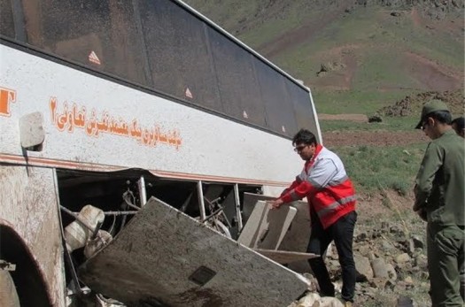 تصادف اتوبوس با کامیون در محور گناباد- تربت حیدیه یک کشته و ۱۲ زخمی برجای گذاشت