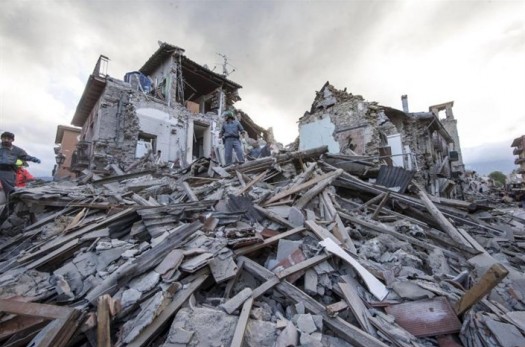 پزشکی قانونی آخرین آمار قربانیان زلزله را ۴۳۶ نفر اعلام کرد/۳ جسد مجهول‌الهویه