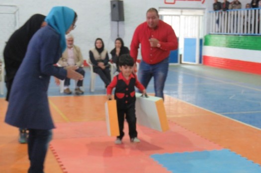 مسابقات کودکان آهنین در قاین برگزار شد
