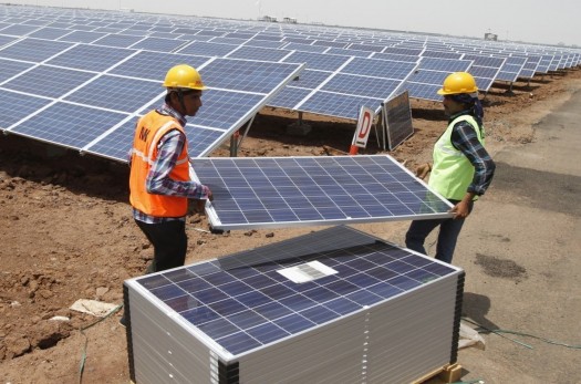 ۲ نیروگاه خورشیدی ۱۰ مگابایتی در شهرستان درمیان احداث می‌شود