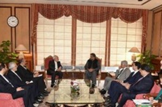 رایزنی ظریف و نخست‌وزیر پاکستان درباره خط لوله صلح/ مذاکرات فنی وزارتخانه‌های نفت 2 کشور