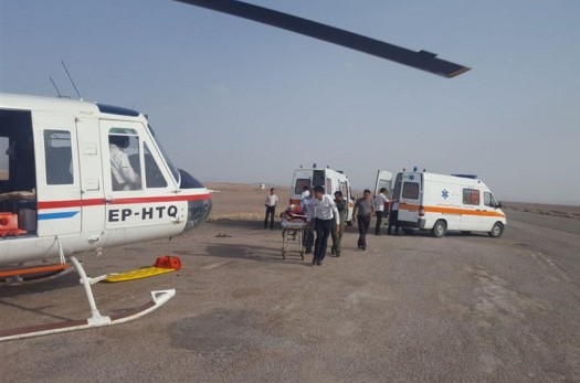 نجات مصدومان حادثه واژگونی پژو در محور دیهوک راور با اورژانس هوایی طبس