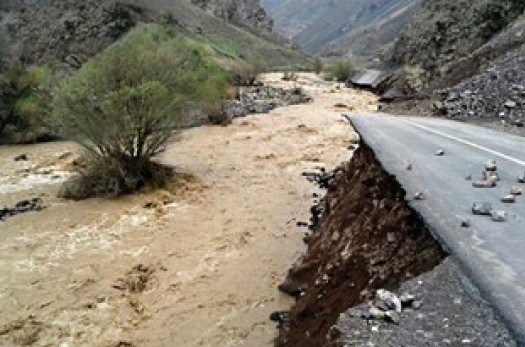 خسارت ۱۲۰ میلیون ریالی بارندگی و سیلاب به راه‌های خراسان‌جنوبی