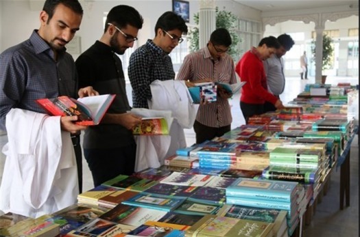 برپایی نمایشگاه نذر کتاب در دانشگاه فرهنگیان خراسان‌جنوبی
