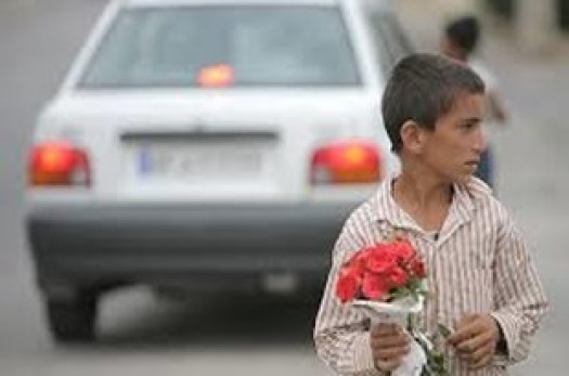 پرسه کودکان کار خارجی در خیابان‌های شهر/ زنگ خطر برای مسؤولان به صدا درآمد