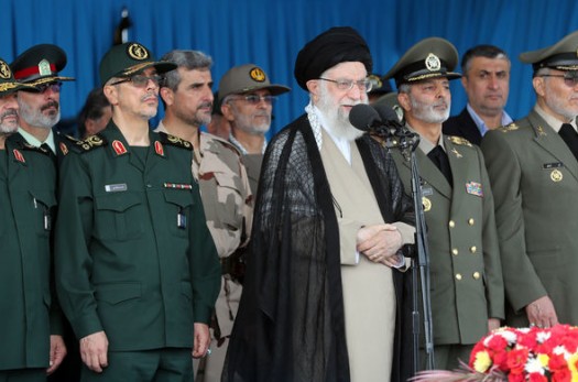 ملت ایران از اخم آمریکا نهراسید و آن را به شکست و عقب‌نشینی کشاند