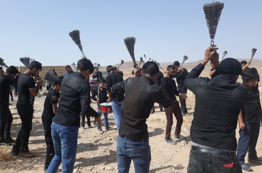حرکت هیئات عزاداری در روستای پخت؛ روز عاشورا