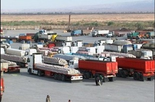 مشکلات سامانه بازارچه‌ها دلیل معطلی کامیون‌ها در مرز افغانستان/ تردد از مرز در جریان است