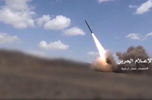 حمله موشکی و توپخانه‌ای یمن به پایگاه‌های شبه‌نظامیان در جنوب عربستان