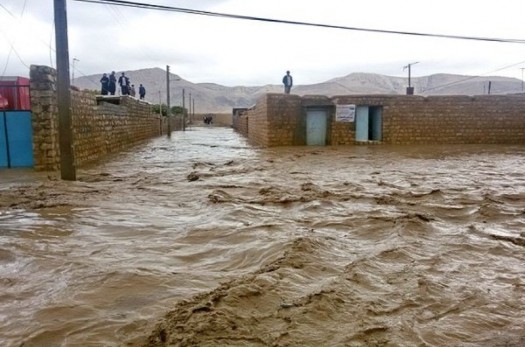 10 نفر گرفتار سیلاب در زیرکوه امدادرسانی شدند
