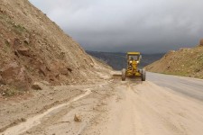 سیلاب ناگهانی محور عشق‌آباد - طبس را زیر آب برد/ مسدود بودن محور ده‌محمد- بردسکن