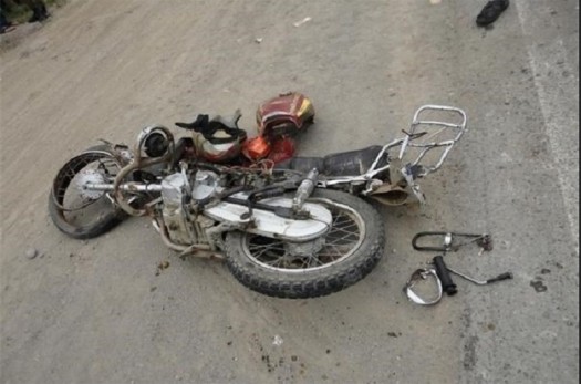 برخورد موتورسیکلت با خودرو 2 کشته داشت
