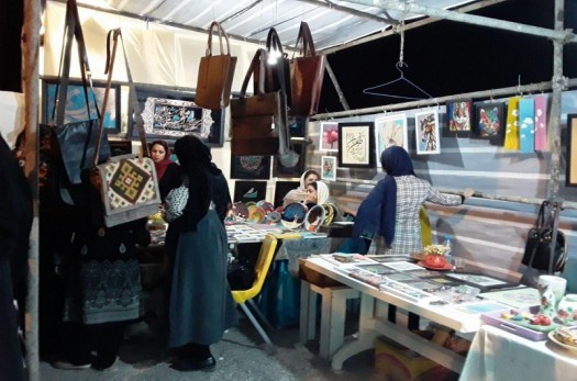 شب بازار صنایع دستی در سه نقطه بیرجند راه اندازی شد
