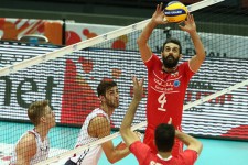 خطر به خیر گذشت؛ والیبال ایران با تمام قوا مقابل لهستان