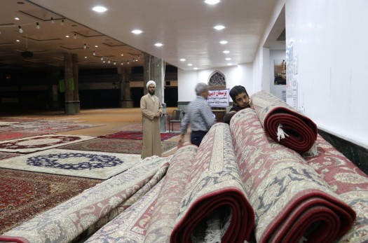 اهدای ۱۰۰ تخته فرش به مصلی المهدی(عج) بیرجند