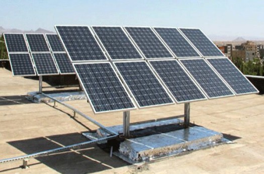 ۱۶۱ پنل خورشیدی بین مددجویان کمیته امداد خراسان جنوبی توزیع شد
